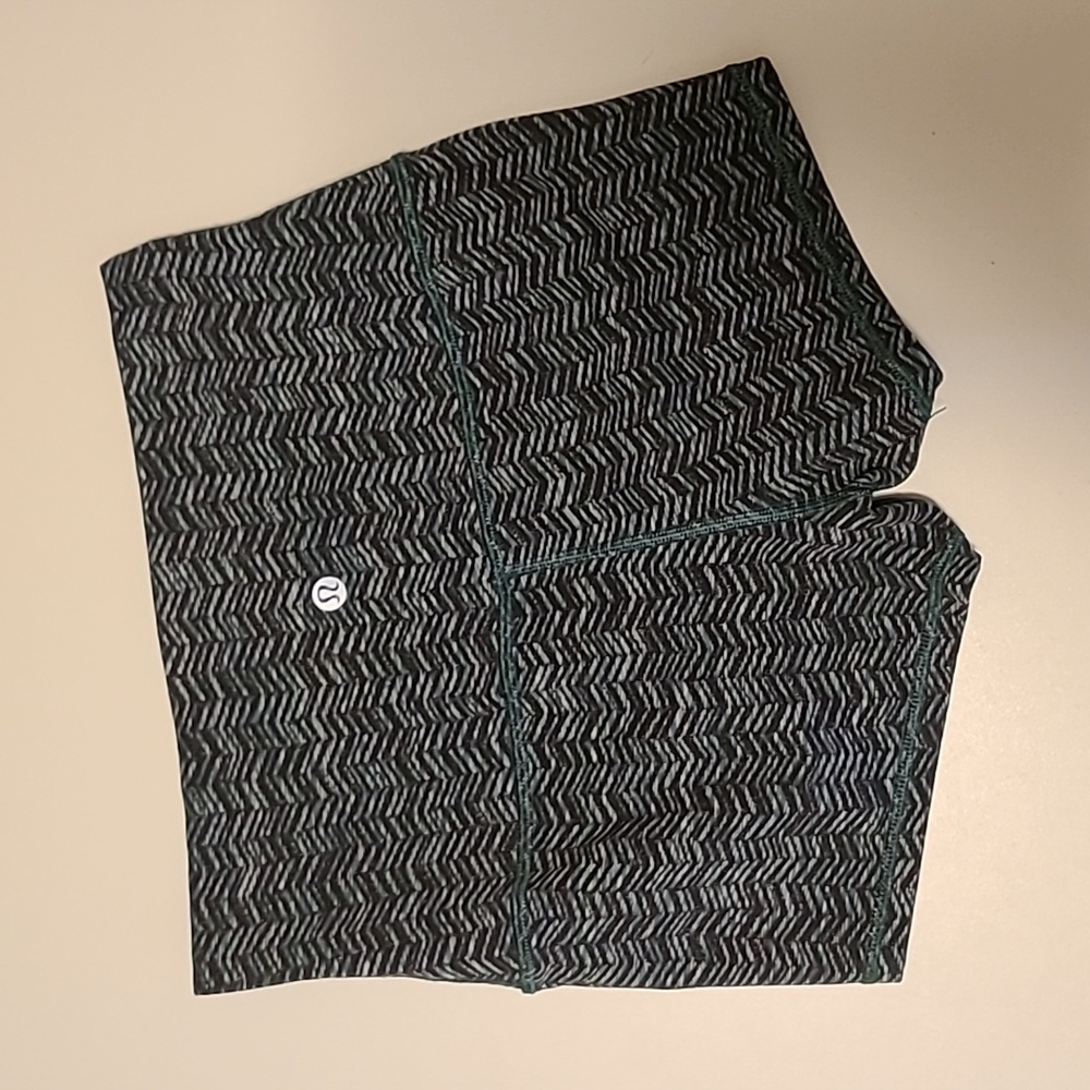 Lululemon Boogie Shorts Roll Down Foldover Waist Size 6